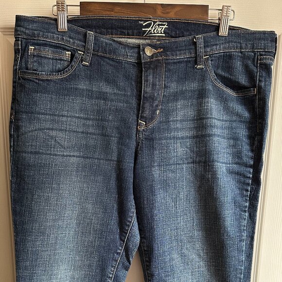 Old Navy Women's 14 "The Flirt" 5 Pocket Mid Rise Denim Blue Jean Capris - Picture 1 of 7